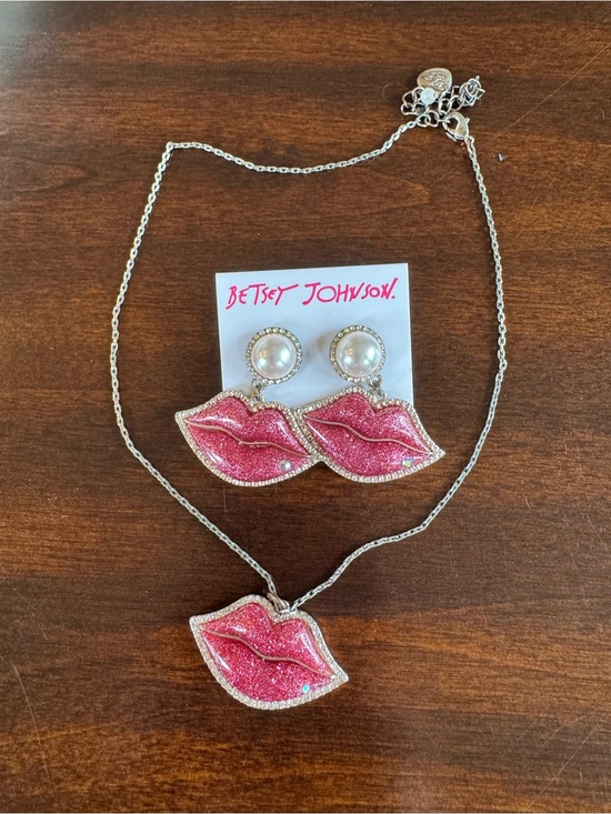 Betsey Johnson Jewelry - Betsey Johnson Pink Glitter Lip Necklace & Earrings Set